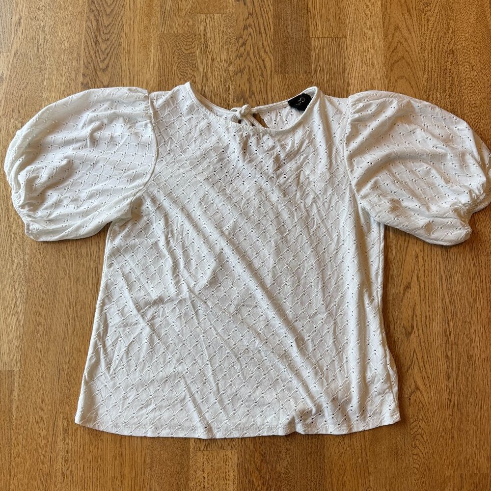 W5 White Puffed Sleeve Eyelet Top Size Medium